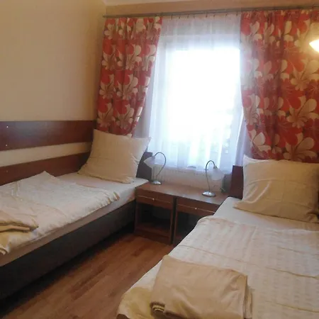 Szálloda Pod Platanami Trzebnica