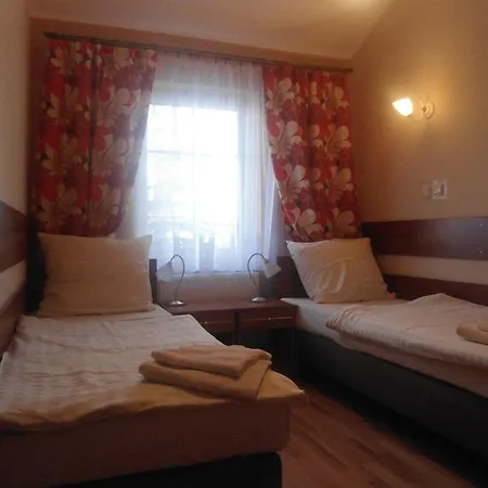 Pod Platanami Trzebnica