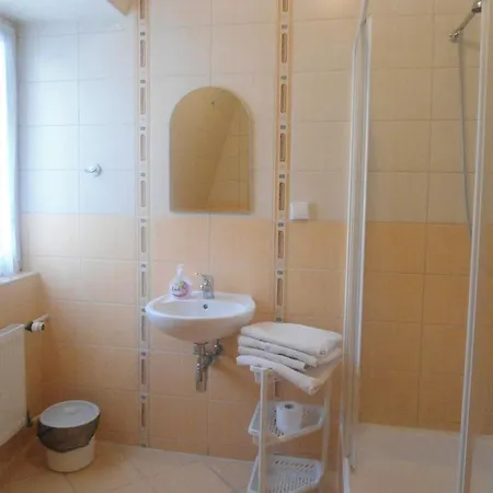 Hotell Pod Platanami Trzebnica