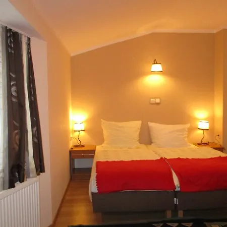 Pod Platanami Trzebnica