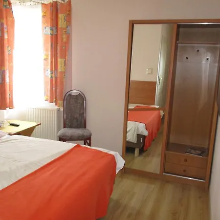 Pod Platanami Trzebnica