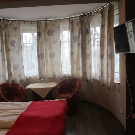 Hotel Pod Platanami *