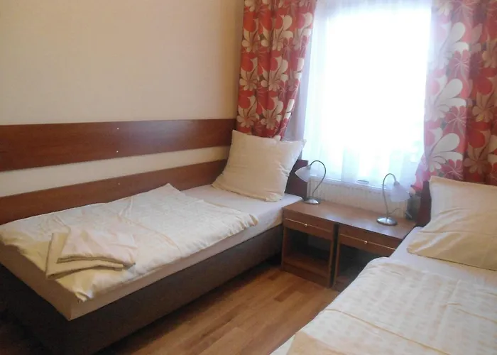 Hotel Pod Platanami *