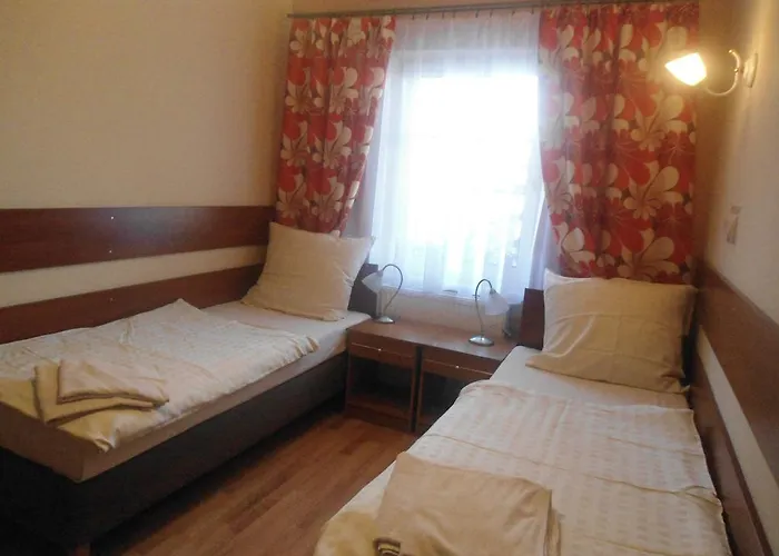 Hotel Pod Platanami Trzebnica