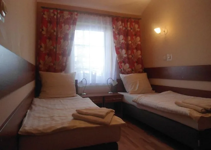 Pod Platanami Тшебница