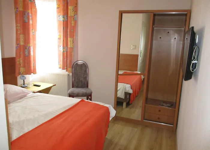 Pod Platanami Trzebnica