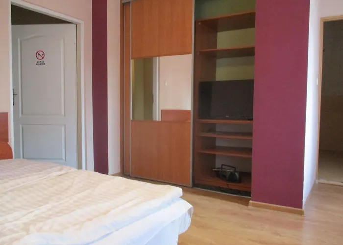 Отель Pod Platanami Тшебница